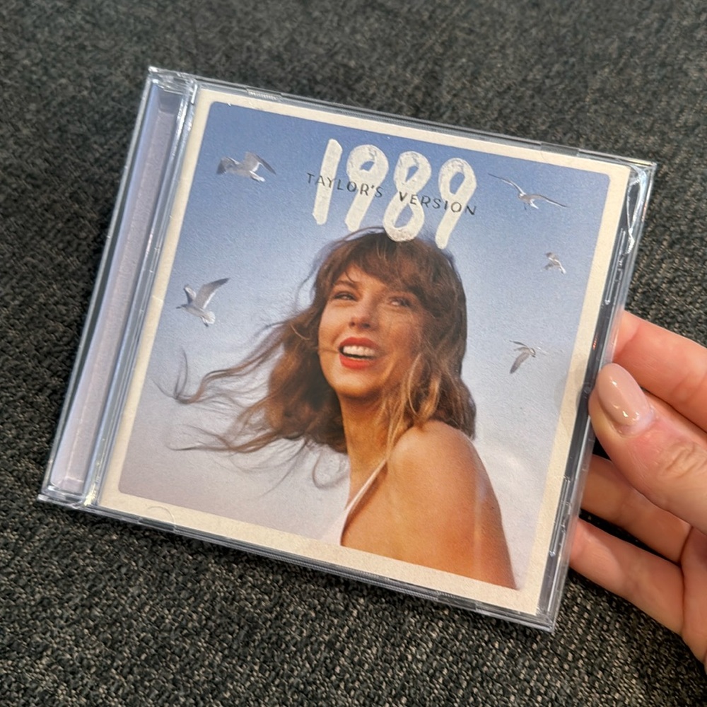 Taylor Swift 1989 CD (TAYLOR’S VERSION) CRYSTAL SKIES